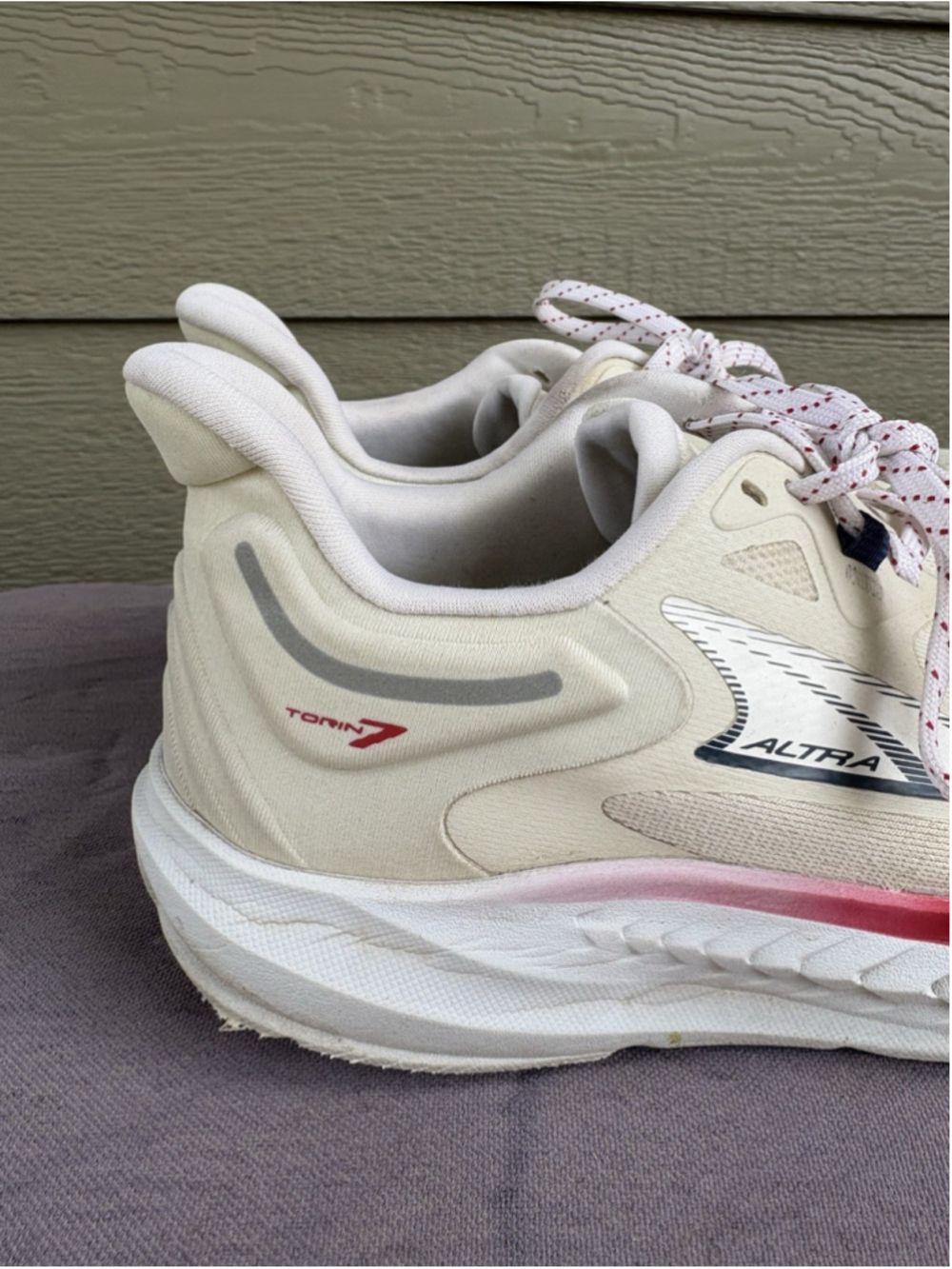 Altra Torin 7 Womens Running Shoe Off-White Red Blue AL0A82CZ140 Size 9.5 EUR 41 - Picture 3 of 14